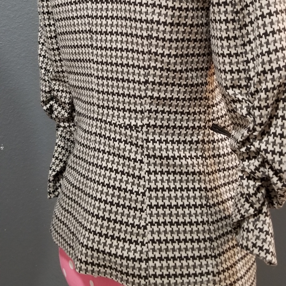 Blazer - Picture 4 of 7